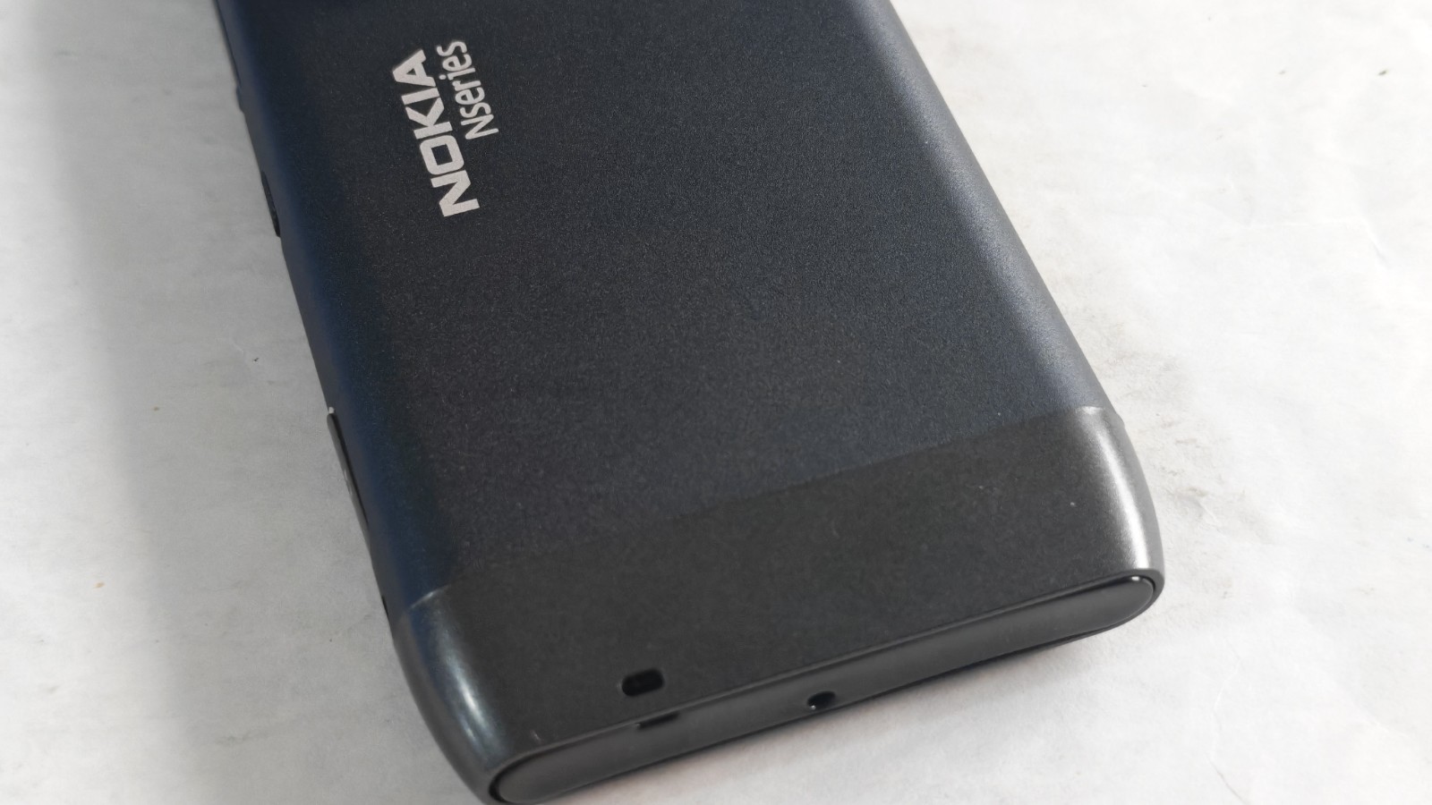 Nokia N8 N8-00 3G WIFI GPS 12MP Touchscreen 3.5" 16GB Smartphone Reboxed